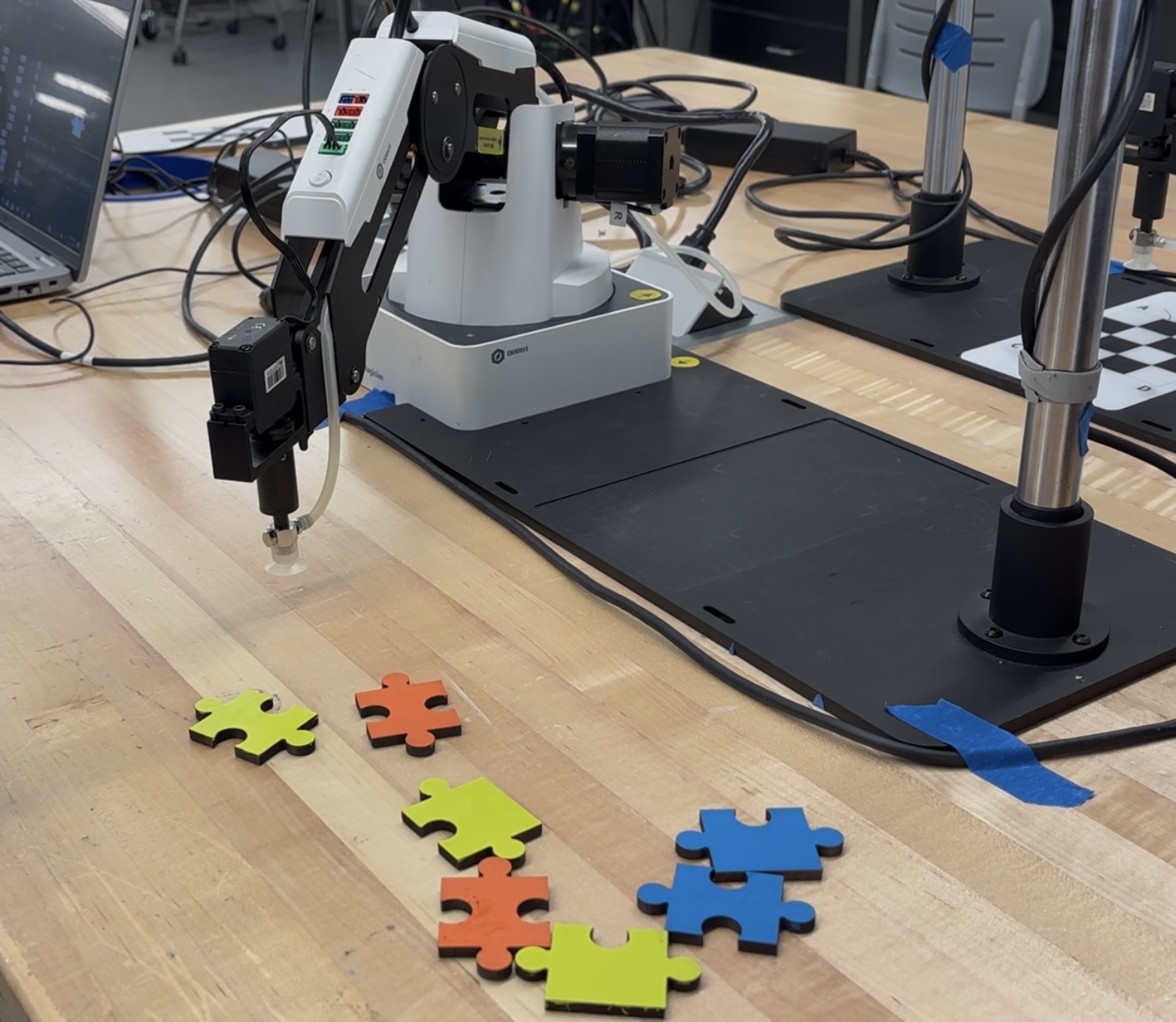 Puzzle sorting robot setup